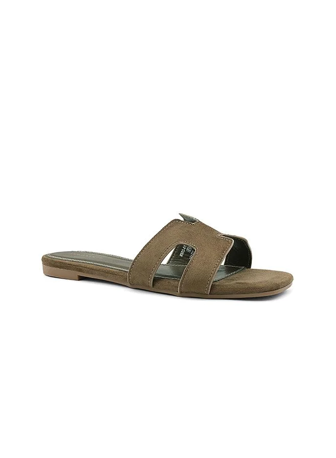 أيقون Comfortable flat sandal with soft upper and flexible sole.